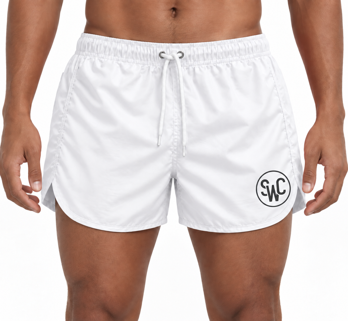 Riviera Retro zwemshort Cool White, wit korte retro-pasvorm op een model